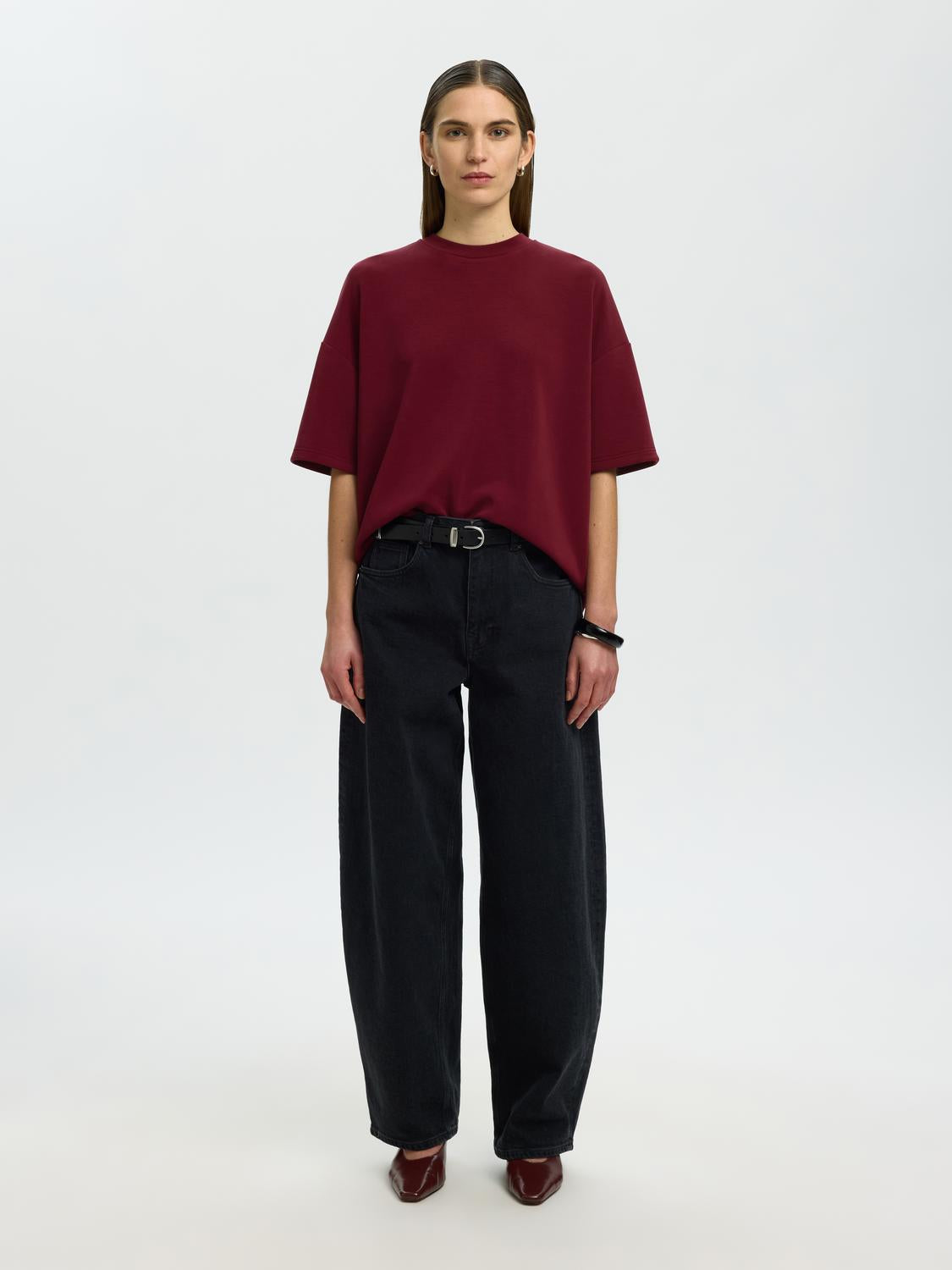 model_shot-front_full